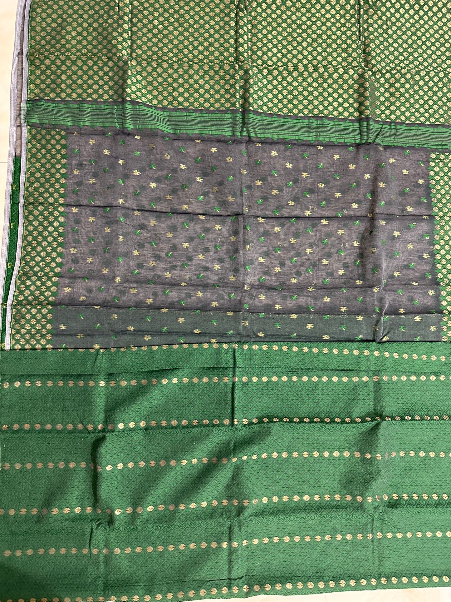 Dark green colour bengal soft resham dhakai Jamdani patli pallu design - Putul's Fashion