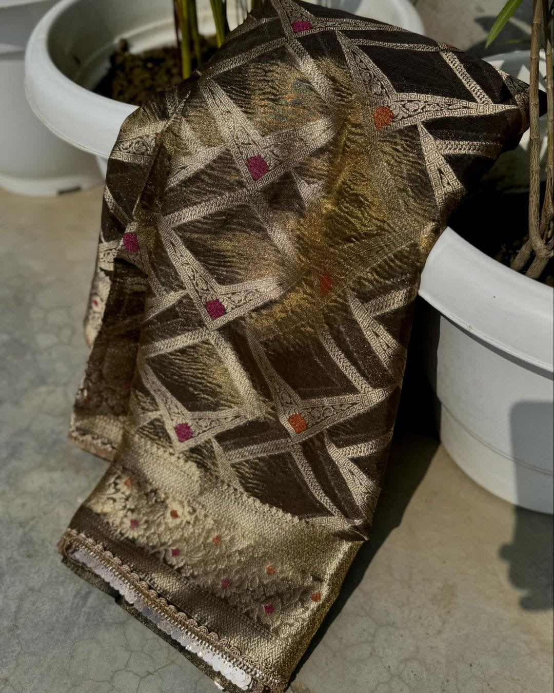 Crushed tissue Banarasi  zigzag motif