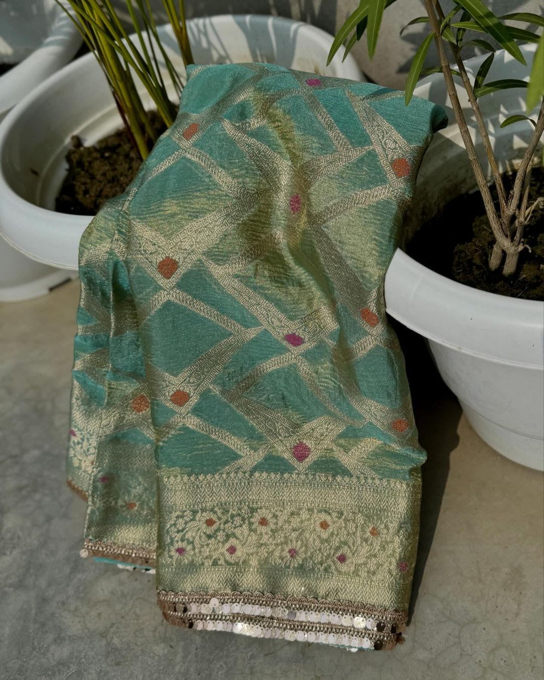Crushed tissue Banarasi  zigzag motif
