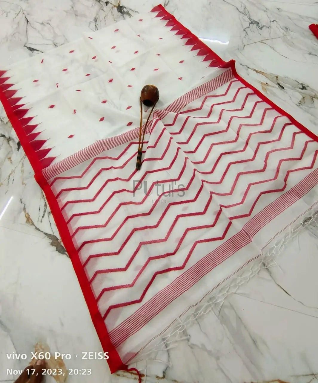 Handmade temple border Muslin saree Putul's Fashion