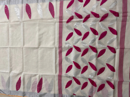 Muslin saree of Bengal feather motif white Putul's Fashion