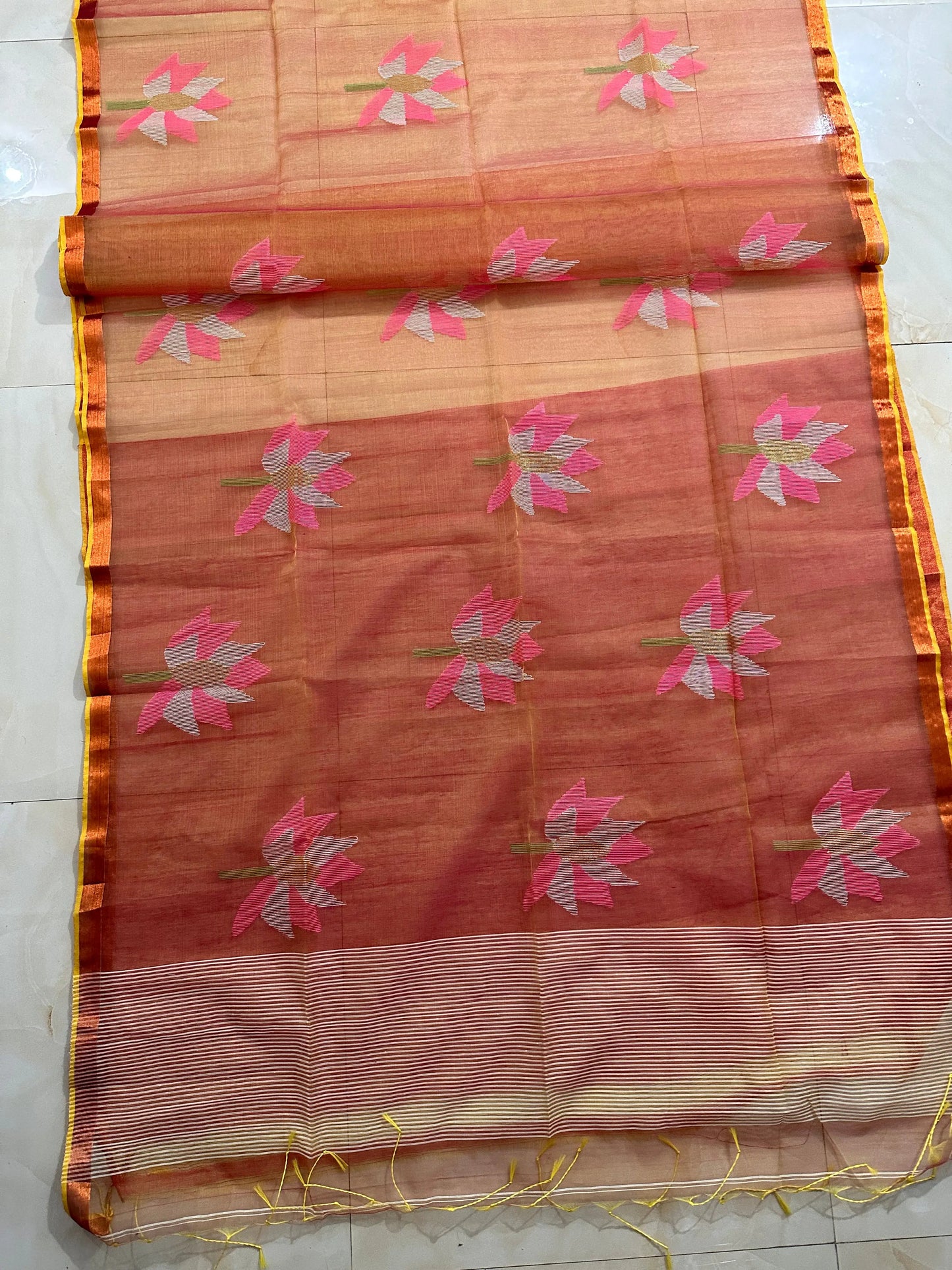 Peach 🍑 coloured dual tone hand weaving muslin jamdani saree Putul's Fashion