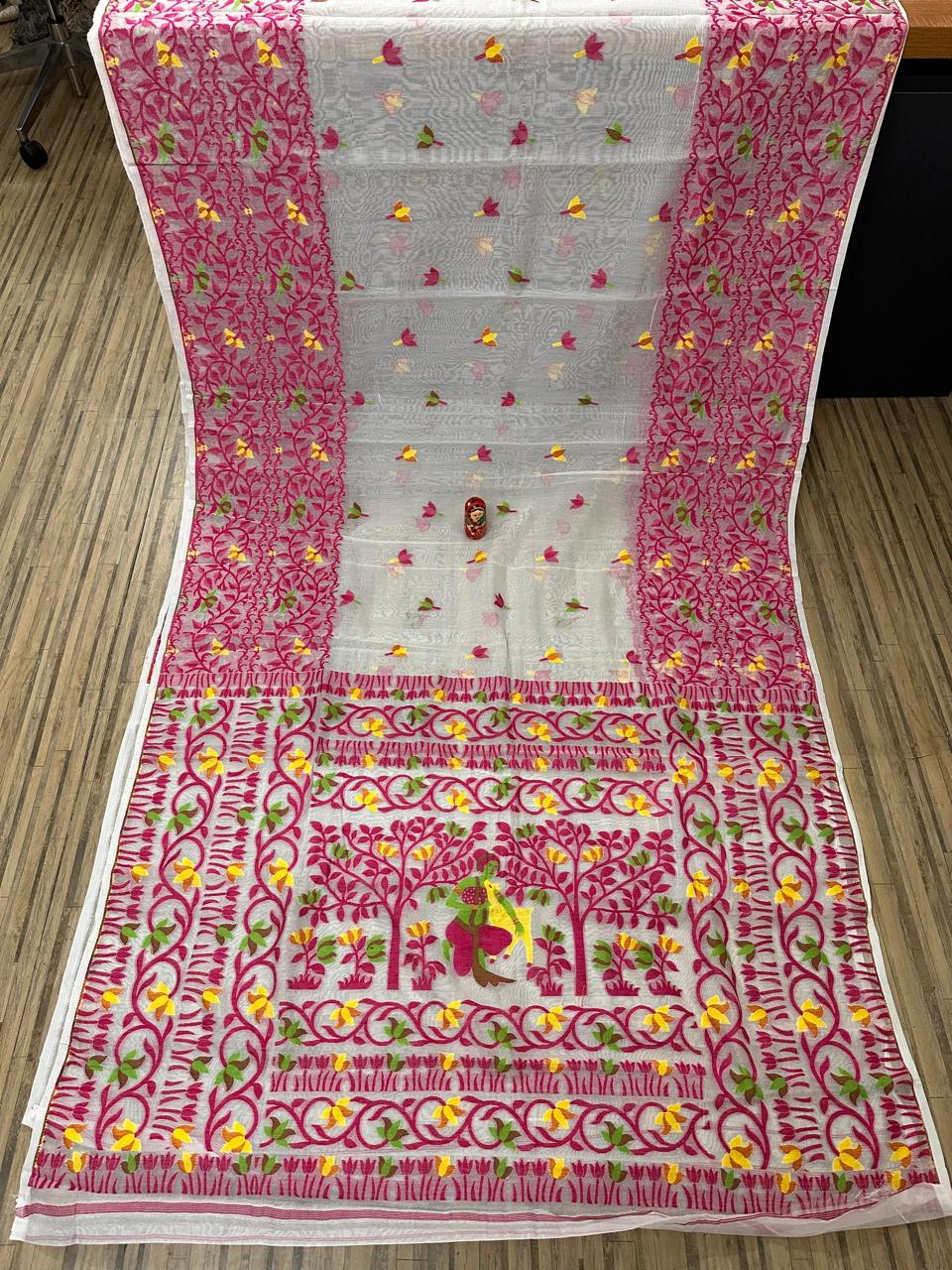 Bengal dhakai jamdani shakuntala motif on pallu - jamdani saree