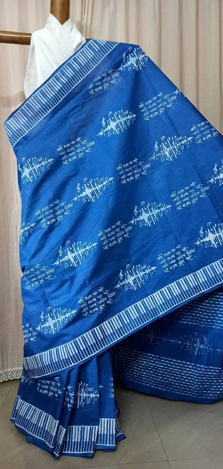 Bengali script on saree Putul's fashion