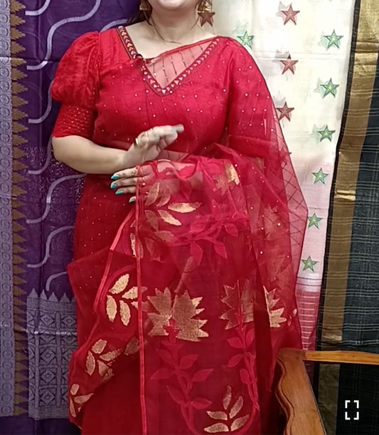Bridal red Handweaving golden weaved flower muslin saree