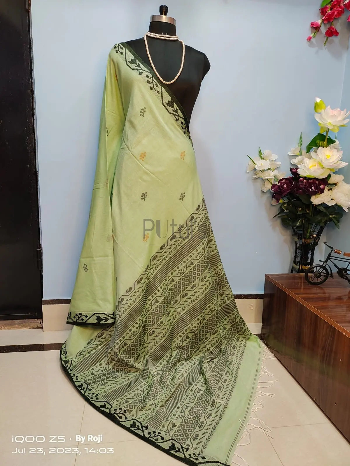 Cotton jamdani saree of Bengal Putul's Fashion