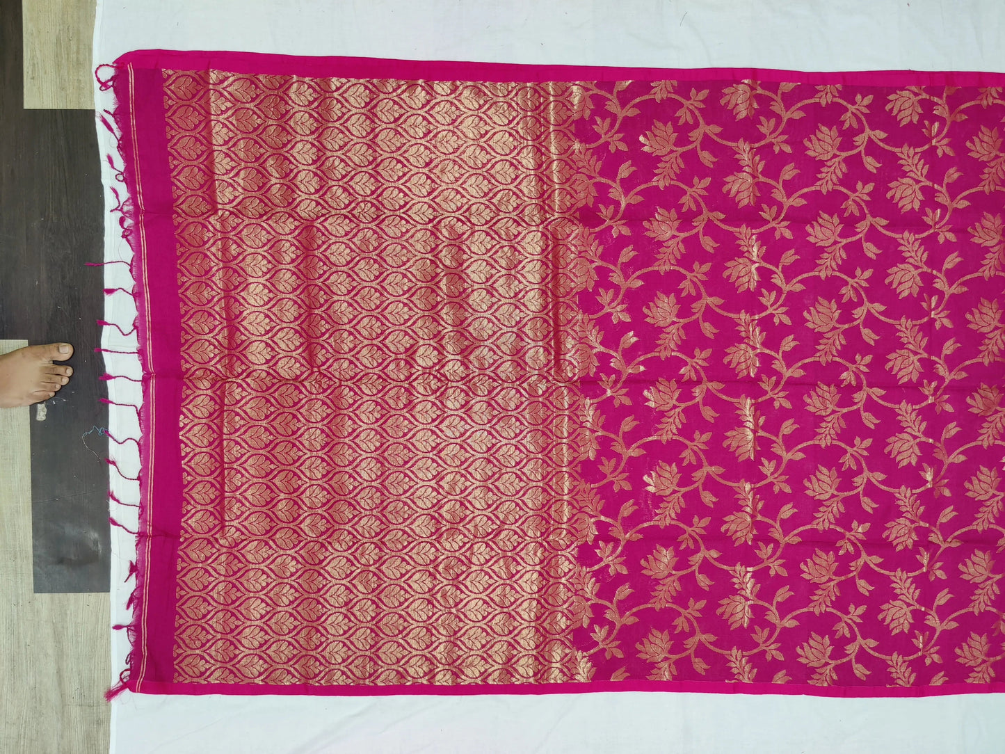 Linen Banarasi saree rani Putul's fashion