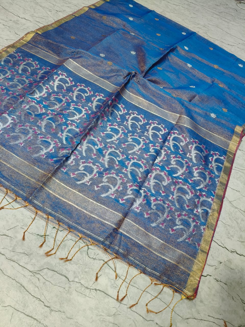 Elegant tissue Linen Jamdani Sarees from Putul’s Fashion Collection - Teal blue - Linen Saree