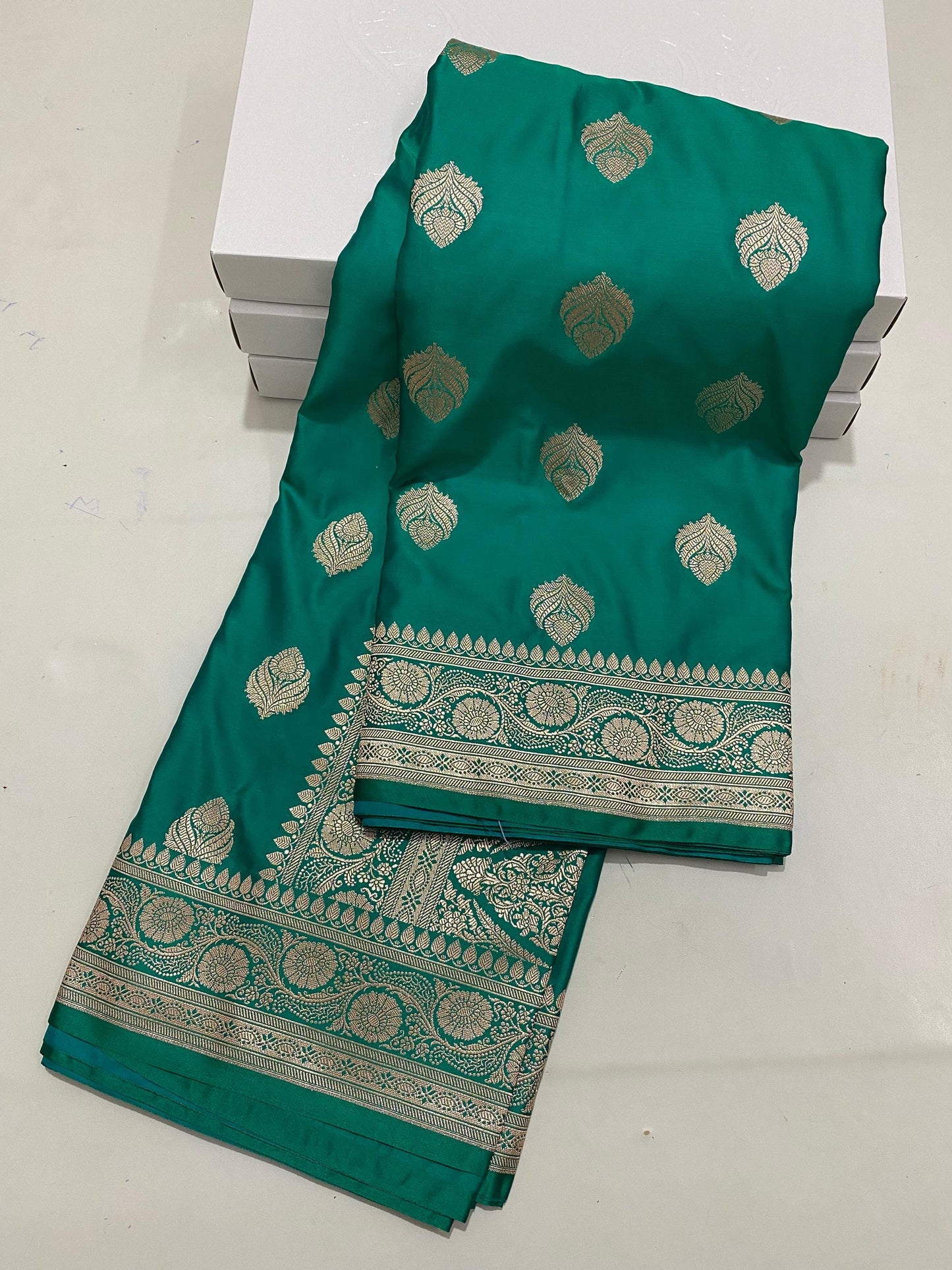 Flower mashru katan silk saree - Bottle green - Mashru katan
