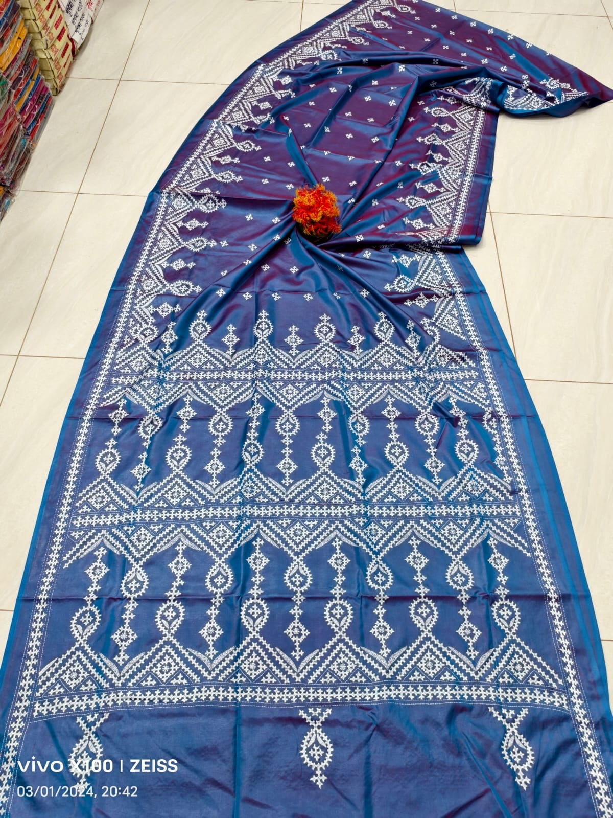 Gujrati stitch on blended Bangalore silk in dual tone shade