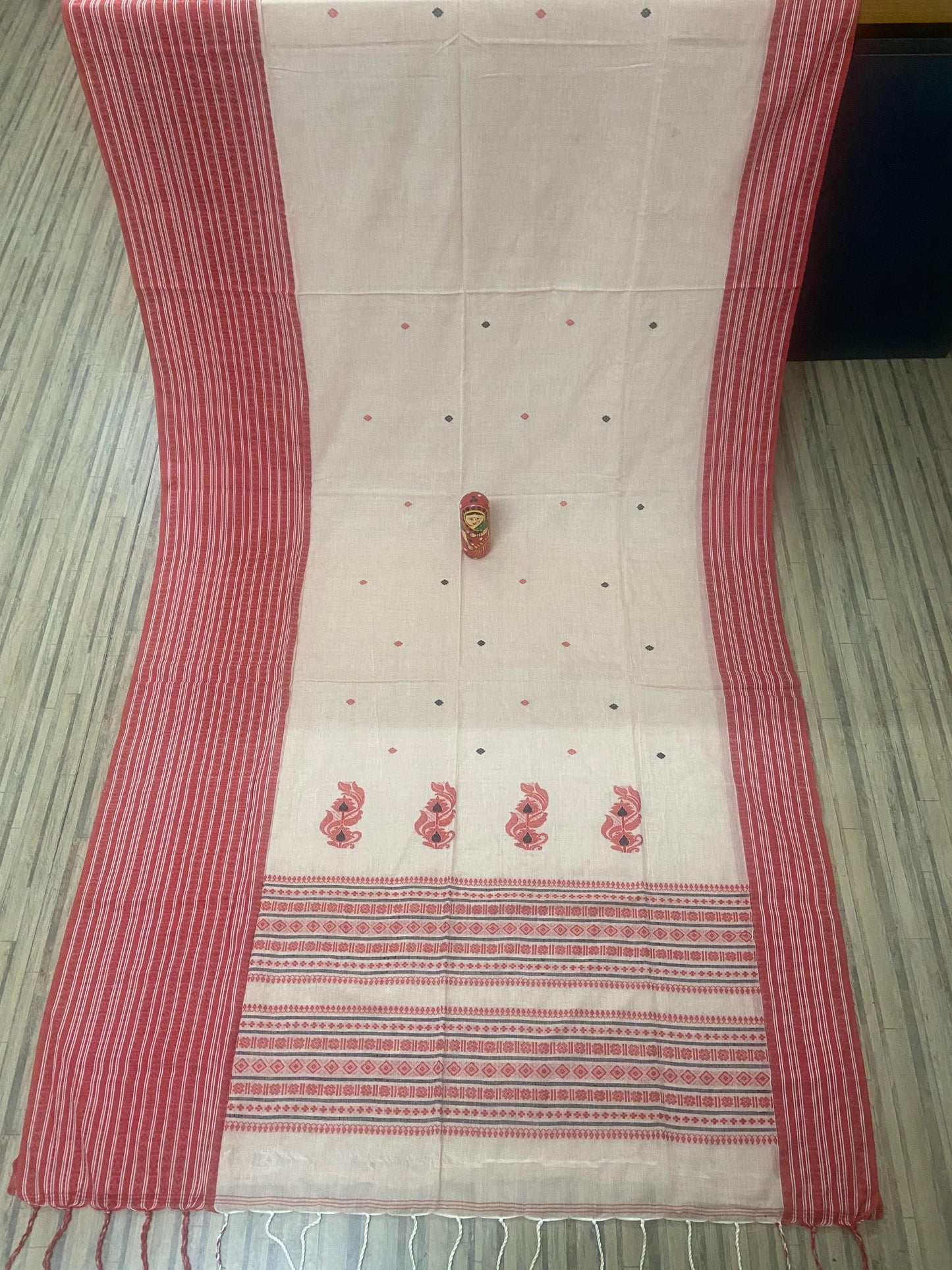 Handloom white red cotton saree - mercerized cotton