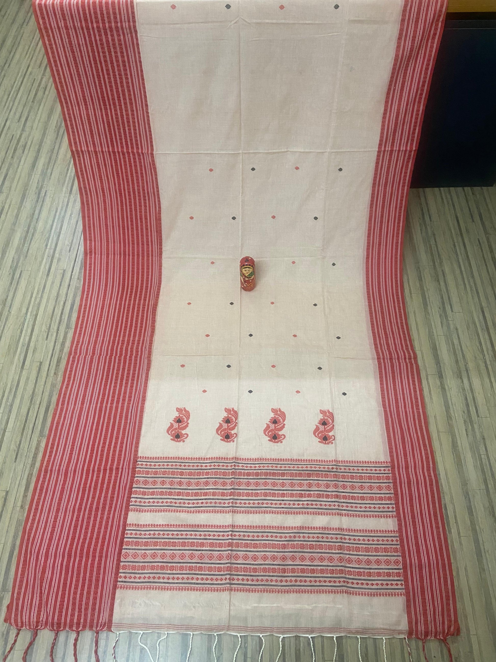 Handloom white red cotton saree - mercerized cotton