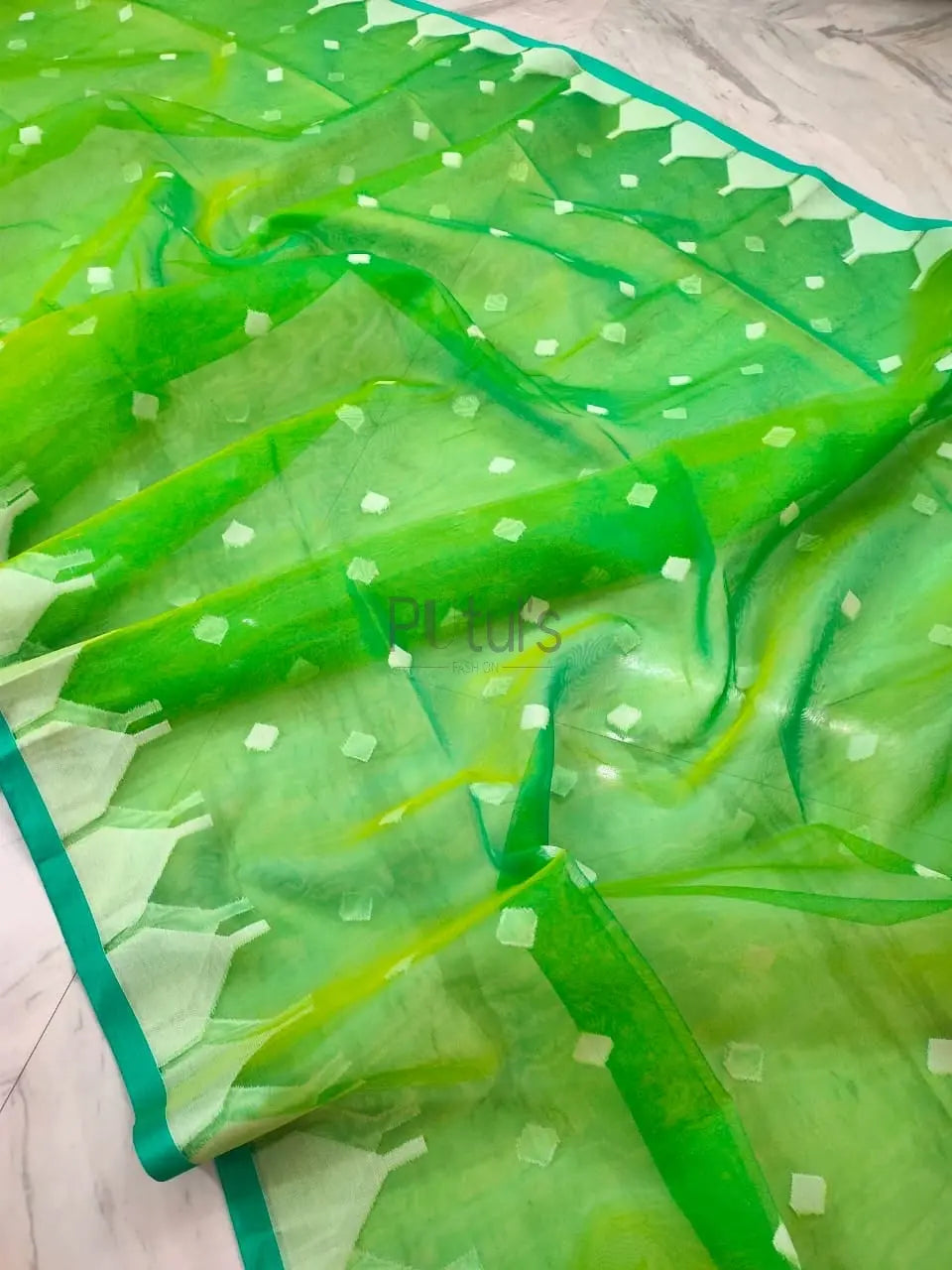 Handwoven temple border Muslin saree Putul's Fashion