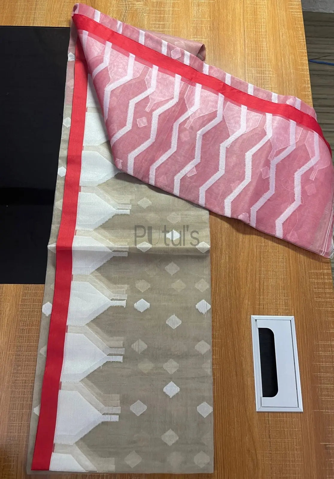 Handwoven temple border Muslin saree Putul's Fashion