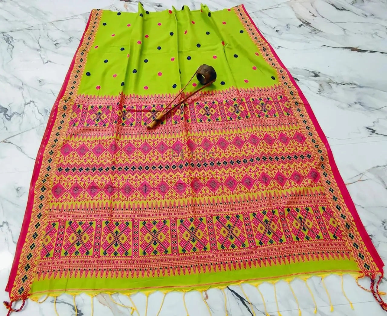 khadi cotton saree of fluorescent green Putul's Fashion