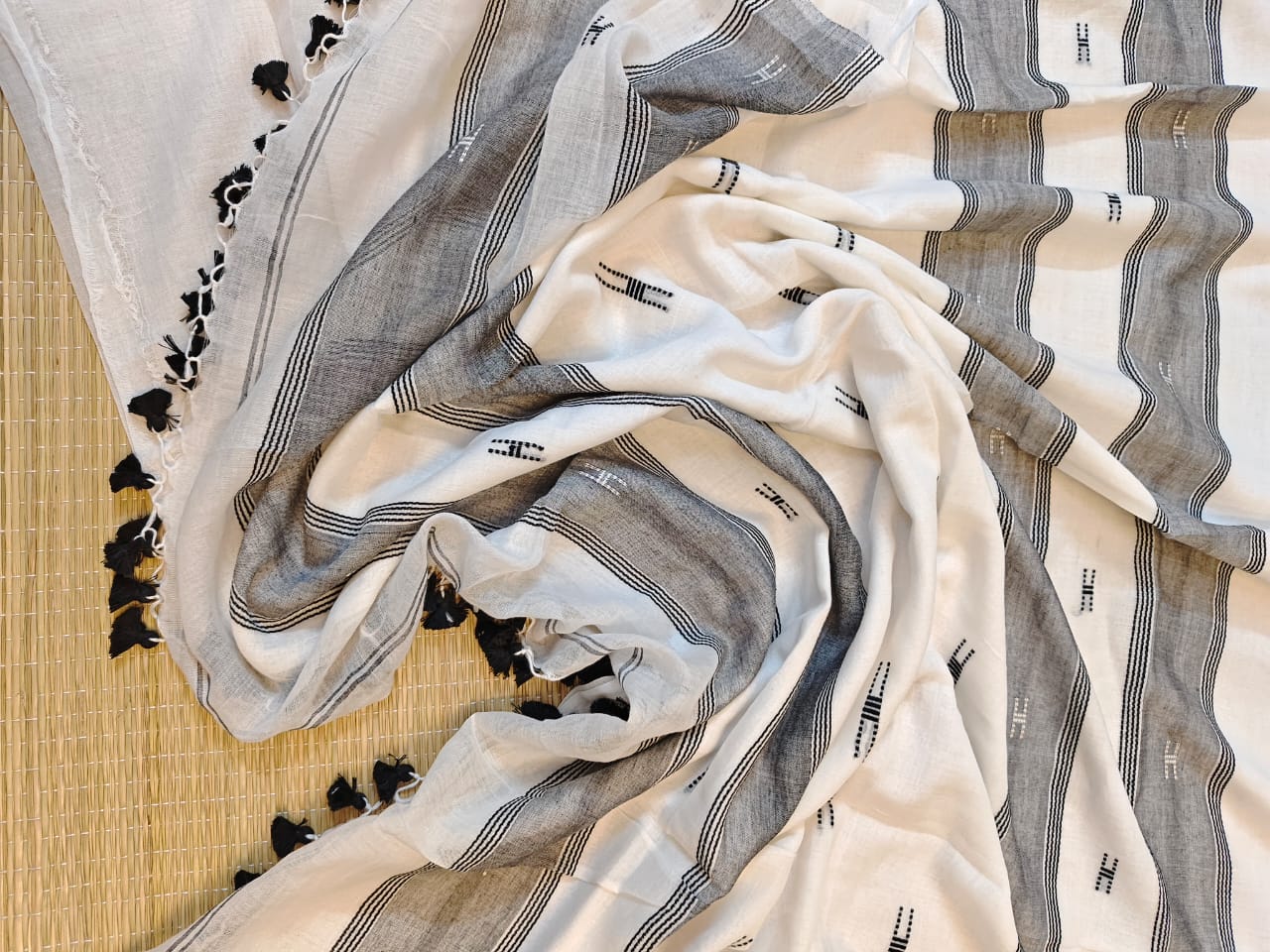 Mul cotton bhujodi motif saree