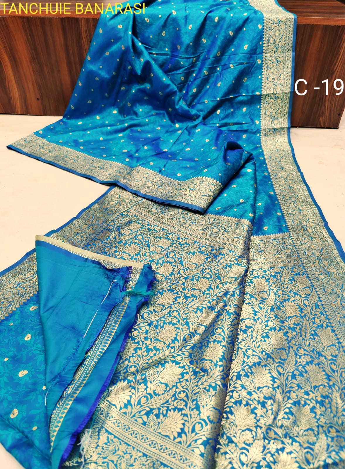 Tanchui katan banarasi saree - Sky