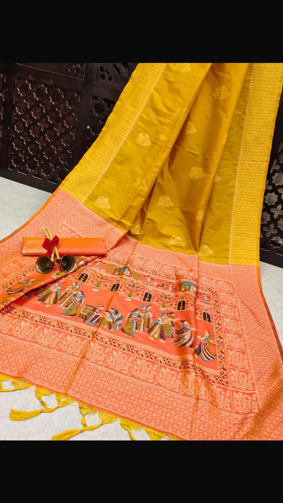 Raw silk in dual tone and ancient figure motif in straw yellow colour - Yellow - Soft silk