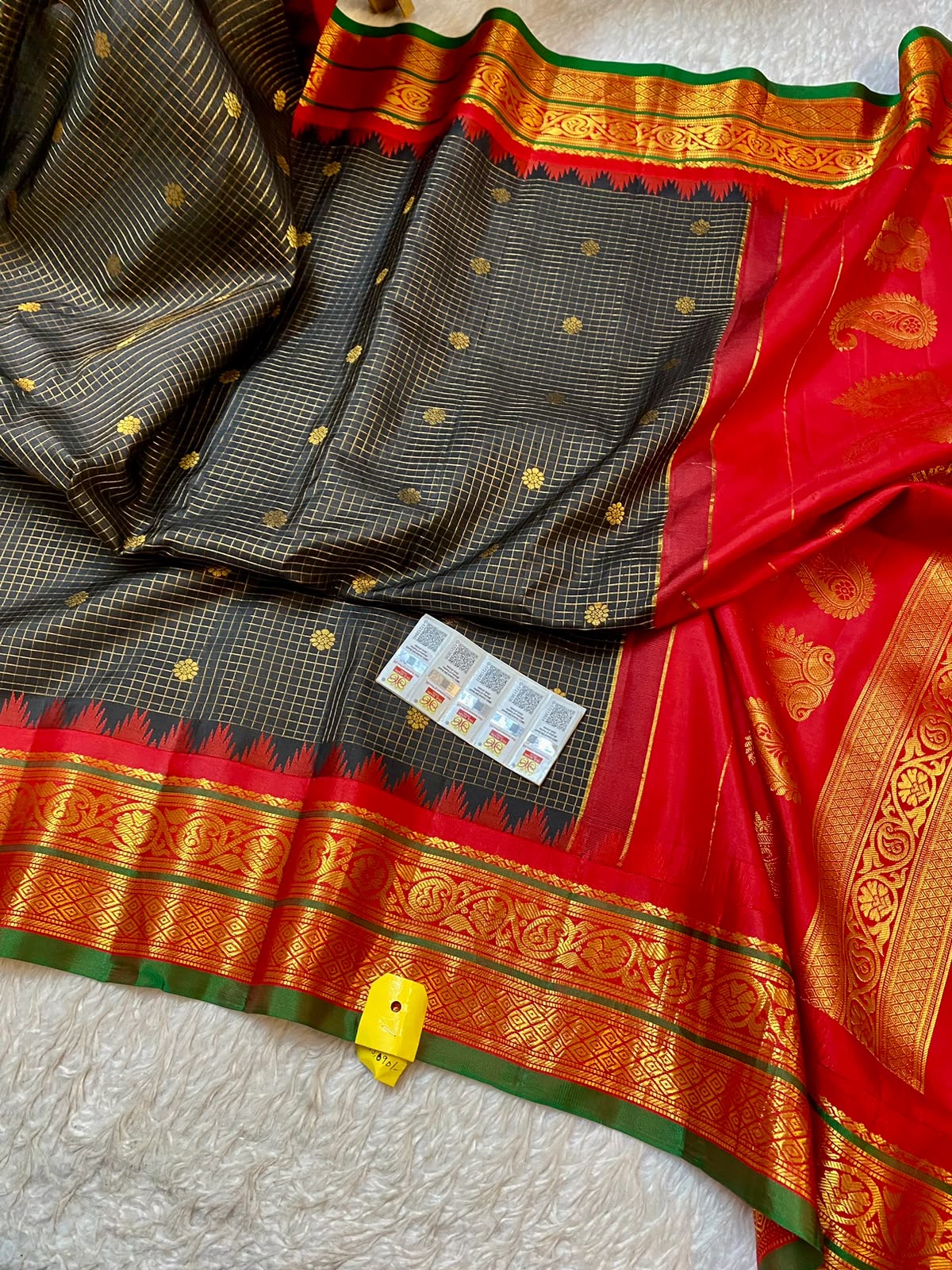 Pure Gadwal Silk Saree with Temple Kuttu Weaving