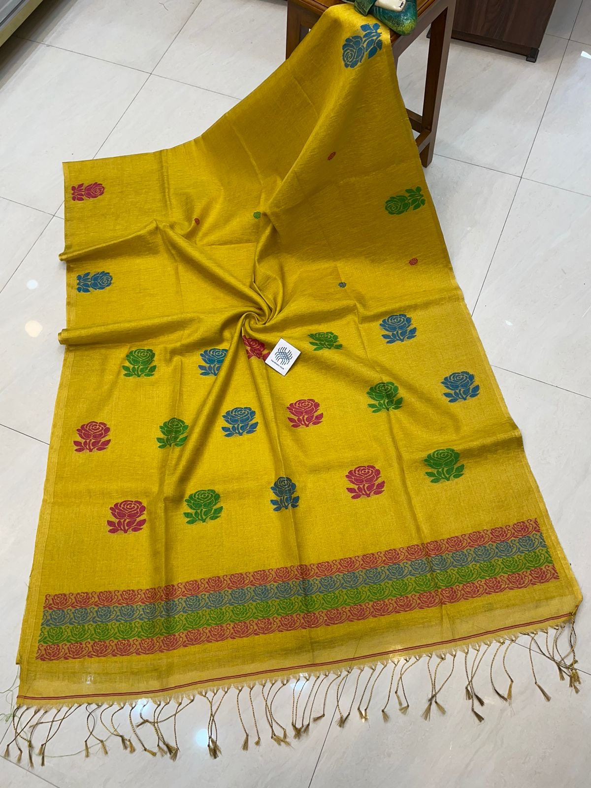 Elegant Linen Jamdani Sarees for Traditional Wear at Putul's Fashion
