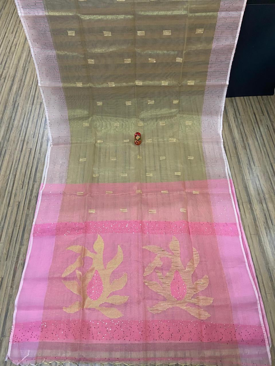 Tissue muslin jamdani saree - Pink