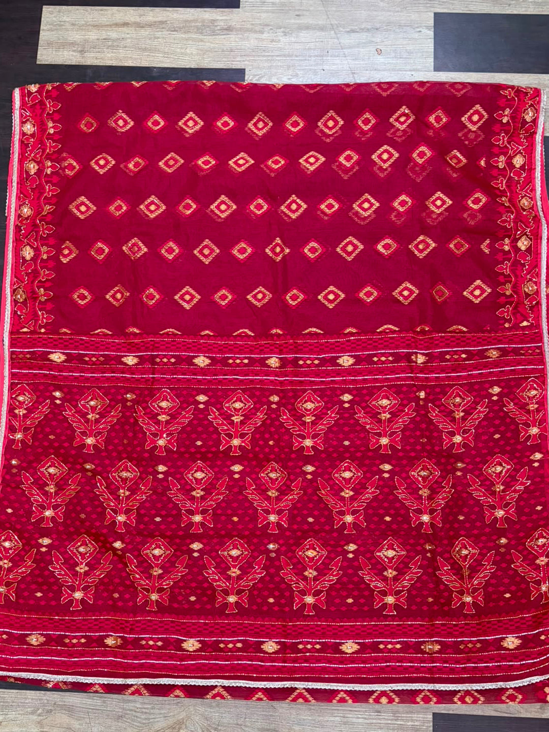 Red coloured kardana jamdani saree of trending