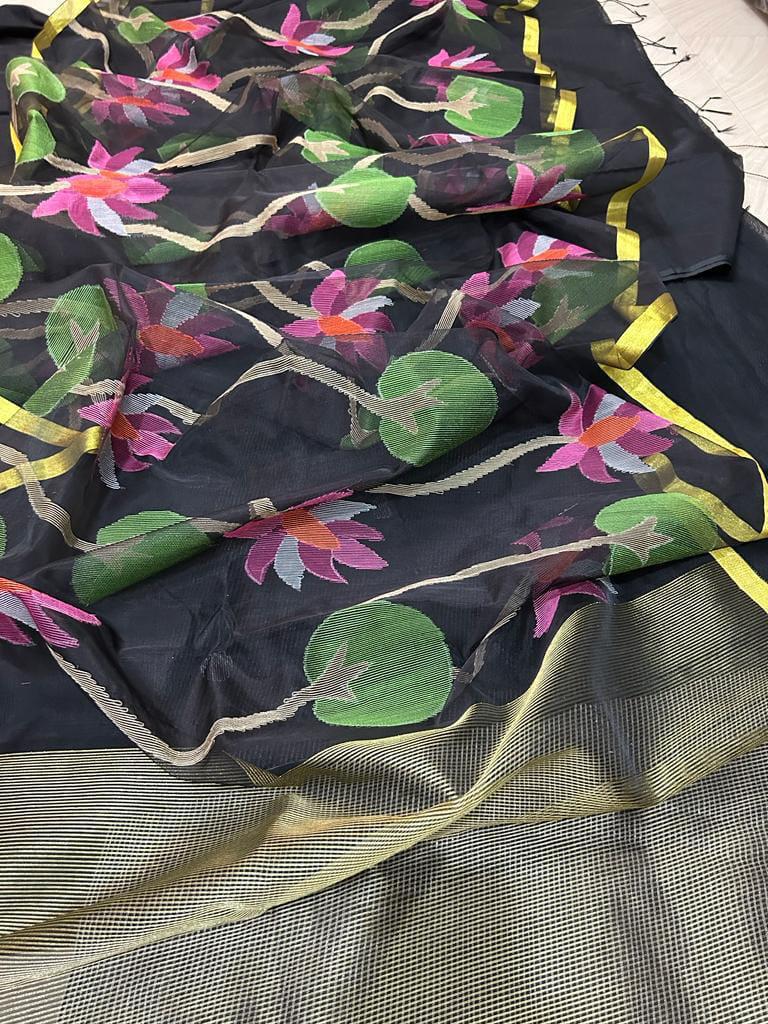 Lotus motif muslin jamdani saree from Bengal - Black - muslin saree