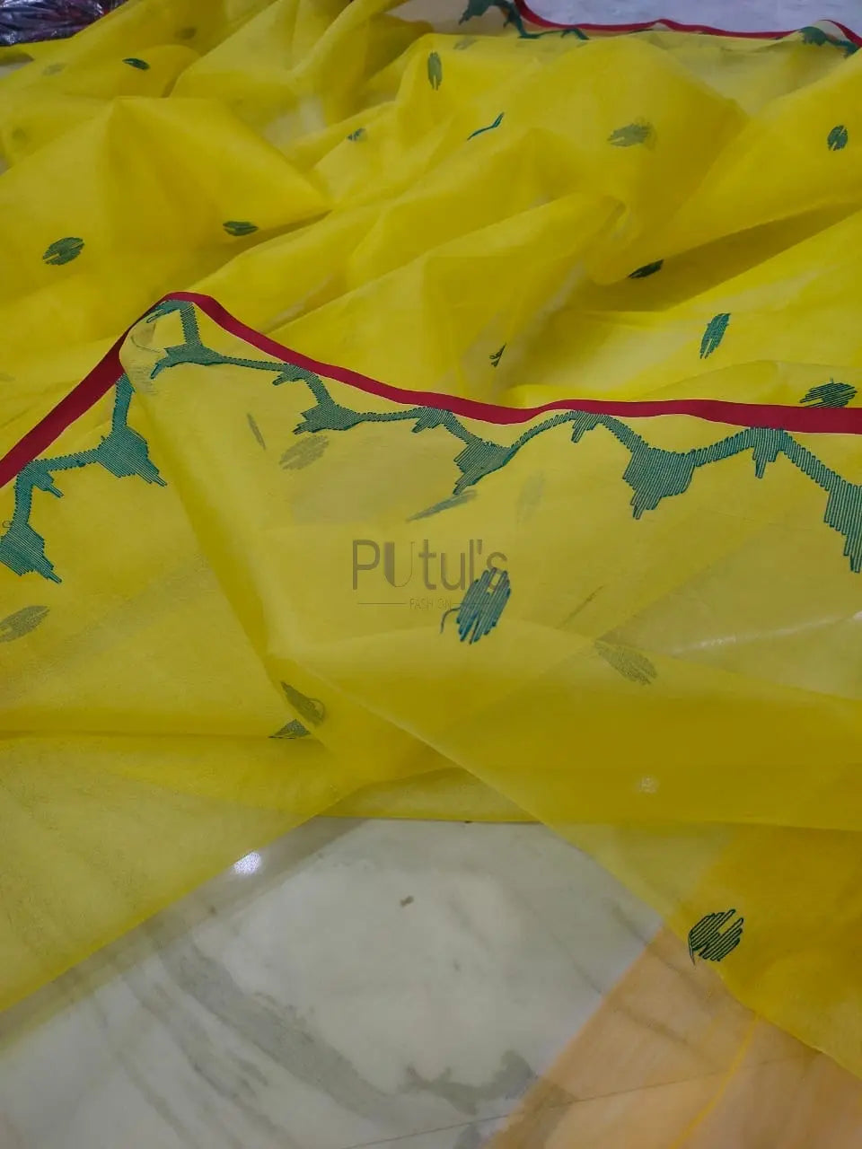 Muslin jamdani saree of Bengal Putul's Fashion