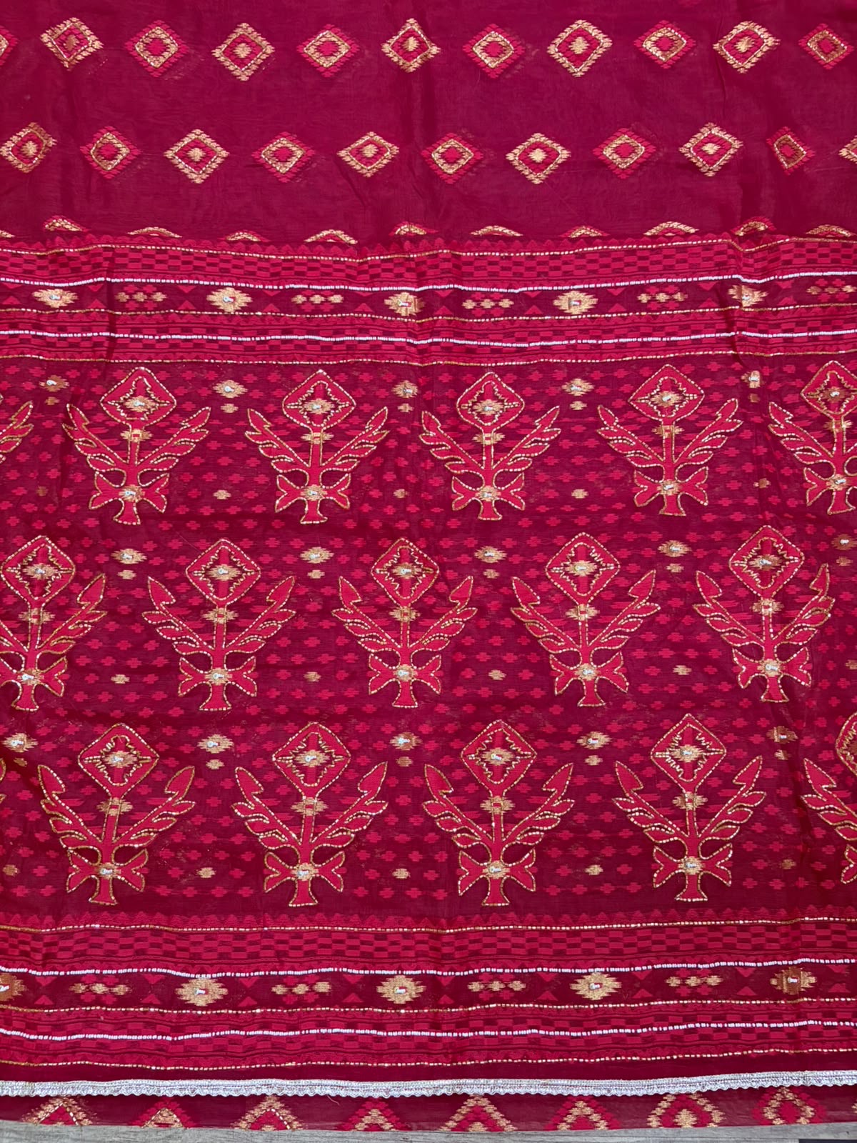Red coloured kardana jamdani saree of trending
