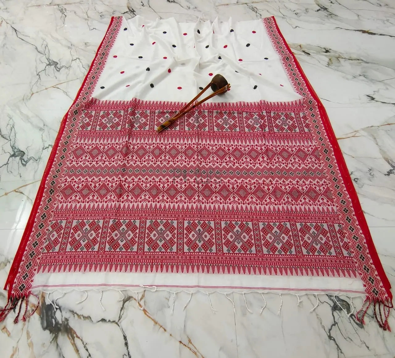 khadi cotton saree of fluorescent green Putul's Fashion