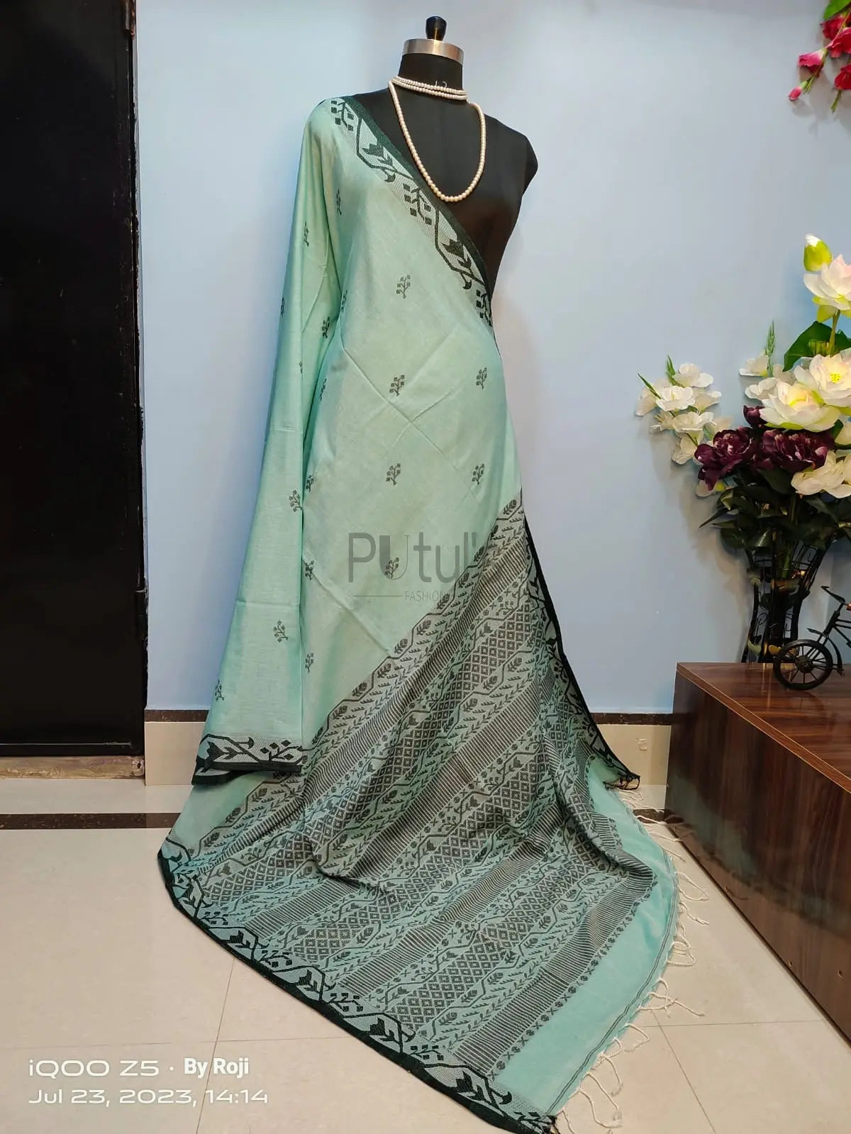 Cotton jamdani saree of Bengal Putul's Fashion