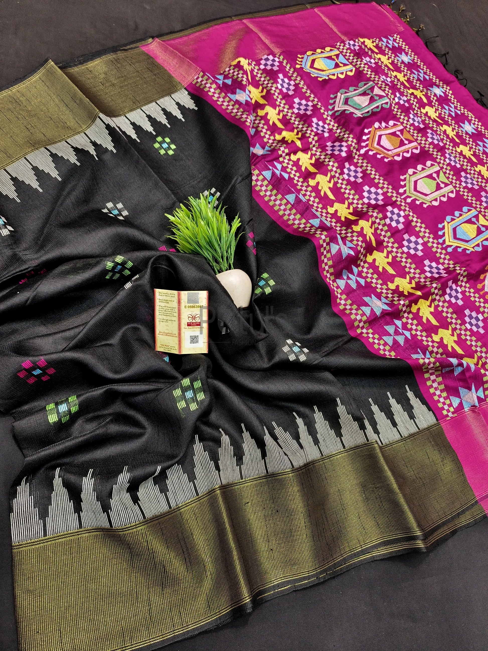 Dolabedi pallu raw silk saree silk mark certified Putul's Fashion