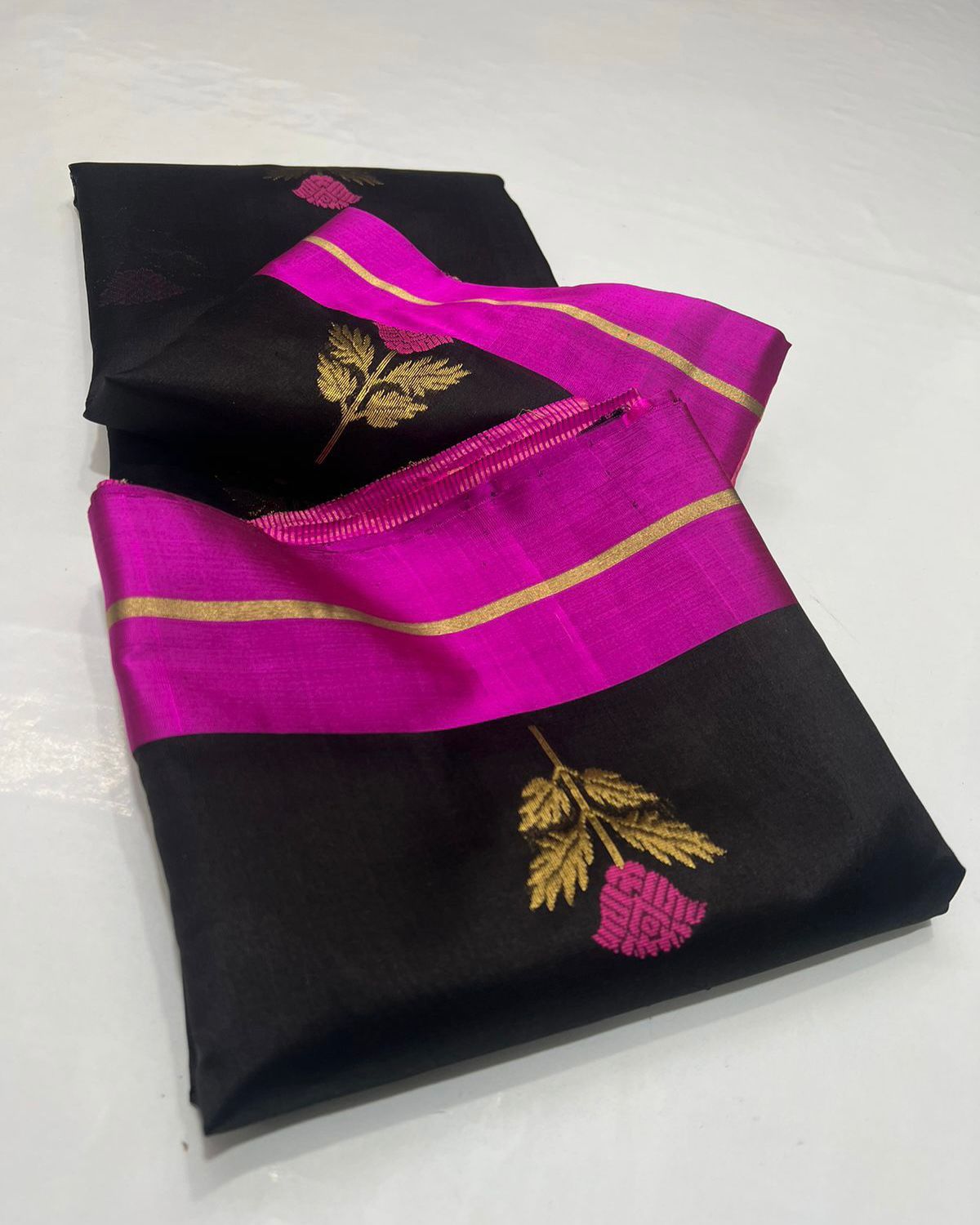 Black coloured pattu silk enriched with rich hand weave minakari work