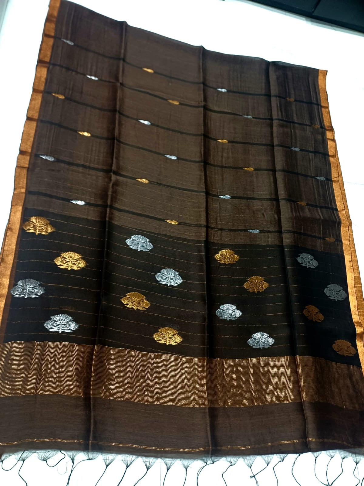 Resham bi linen jamdani saree with geometric zari borders