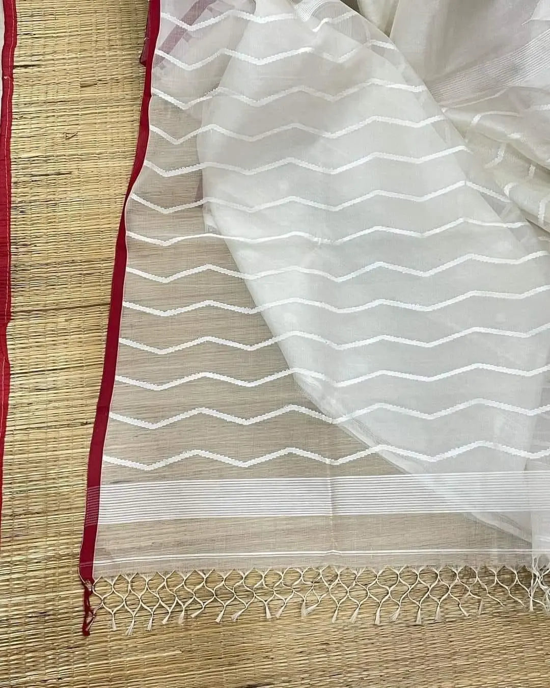 Handwoven pure white Muslin saree Putul's Fashion