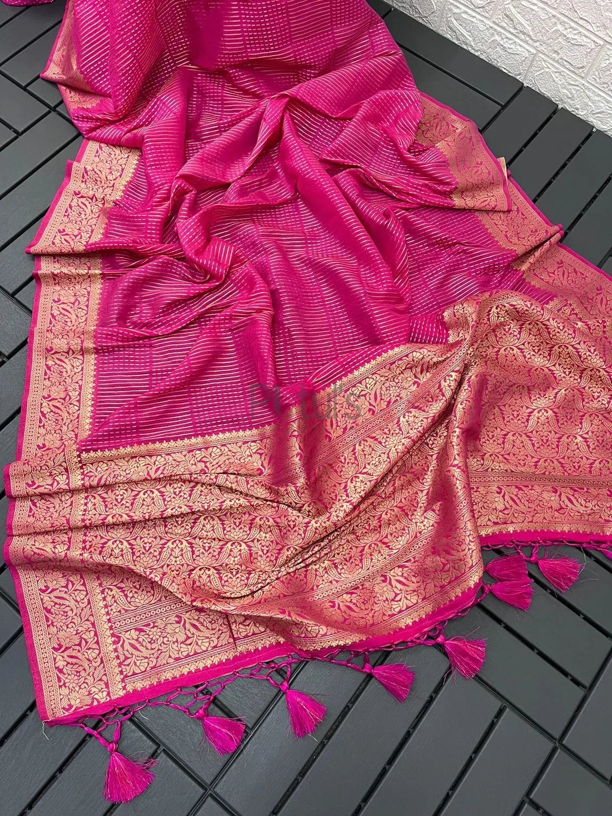 Khaddi dola silk saree of latest design Putul's Fashion