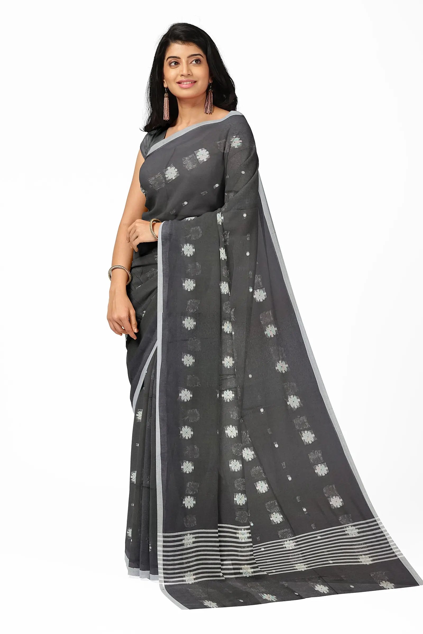 Best quality net sarees at discounts! Product id- 1704112 Price- 3039  Worldwide Delivery 7 day return po… | Party wear sarees, Saree designs,  Wedding sarees online