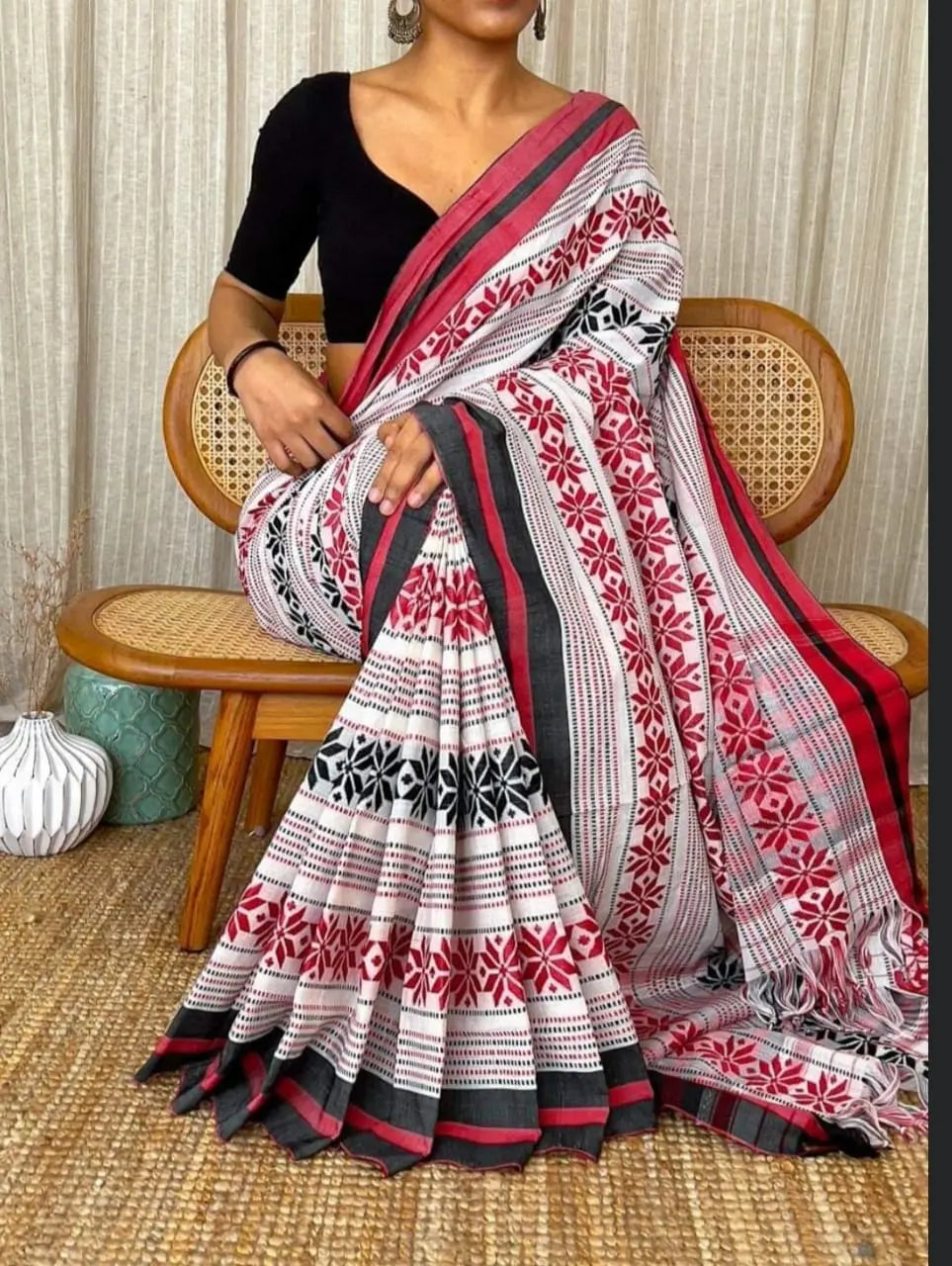 Handwoven Bengal Handloom White And Red Hand Woven Pure Cotton Saree at  Best Price in Kolkata | Ramkrishna Basak