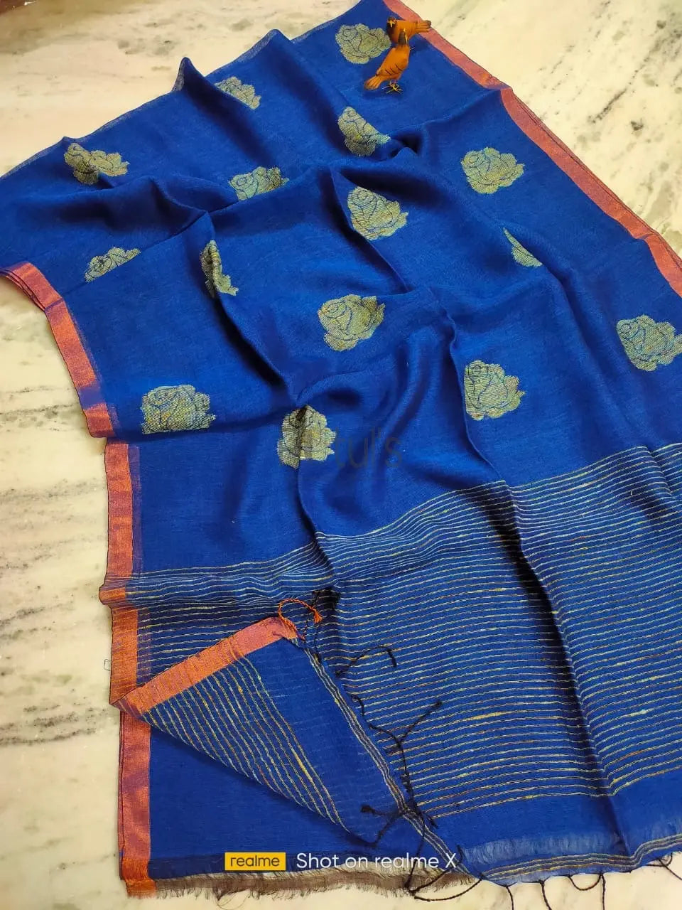 Linen Jamdani Rose motif saree Putul's Fashion