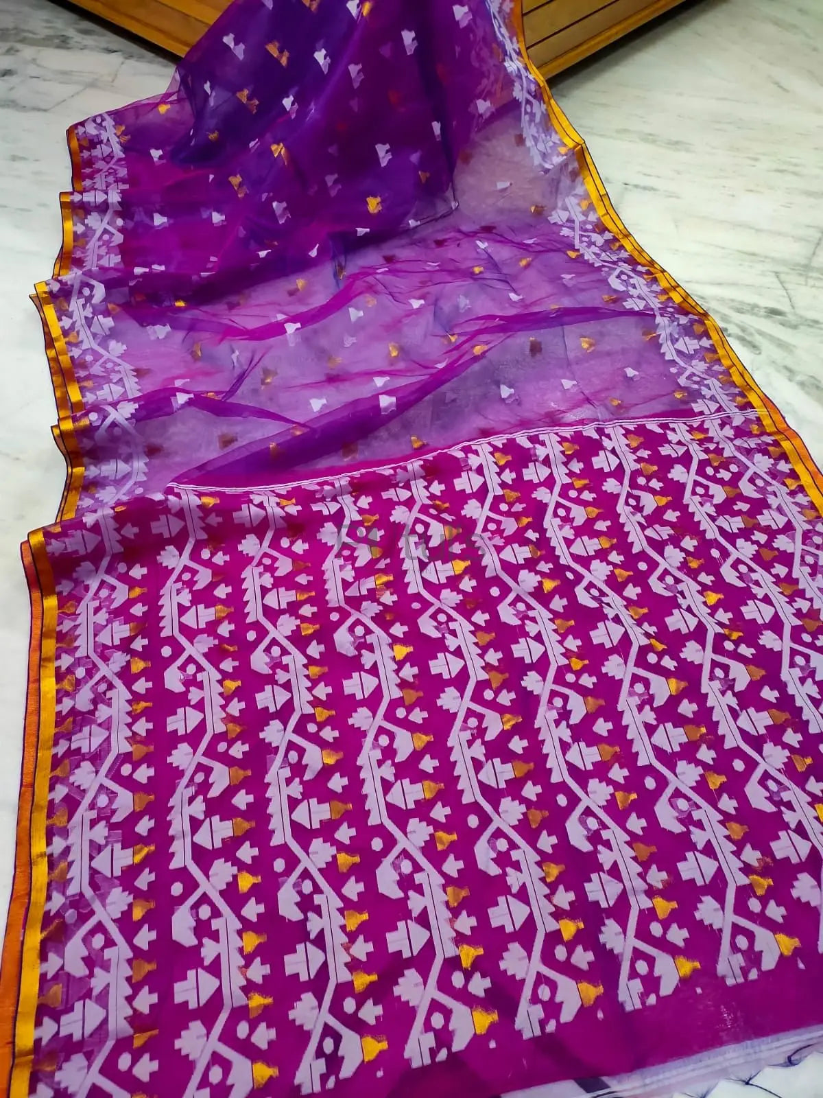 Muslin saree of Bengal Putul's Fashion