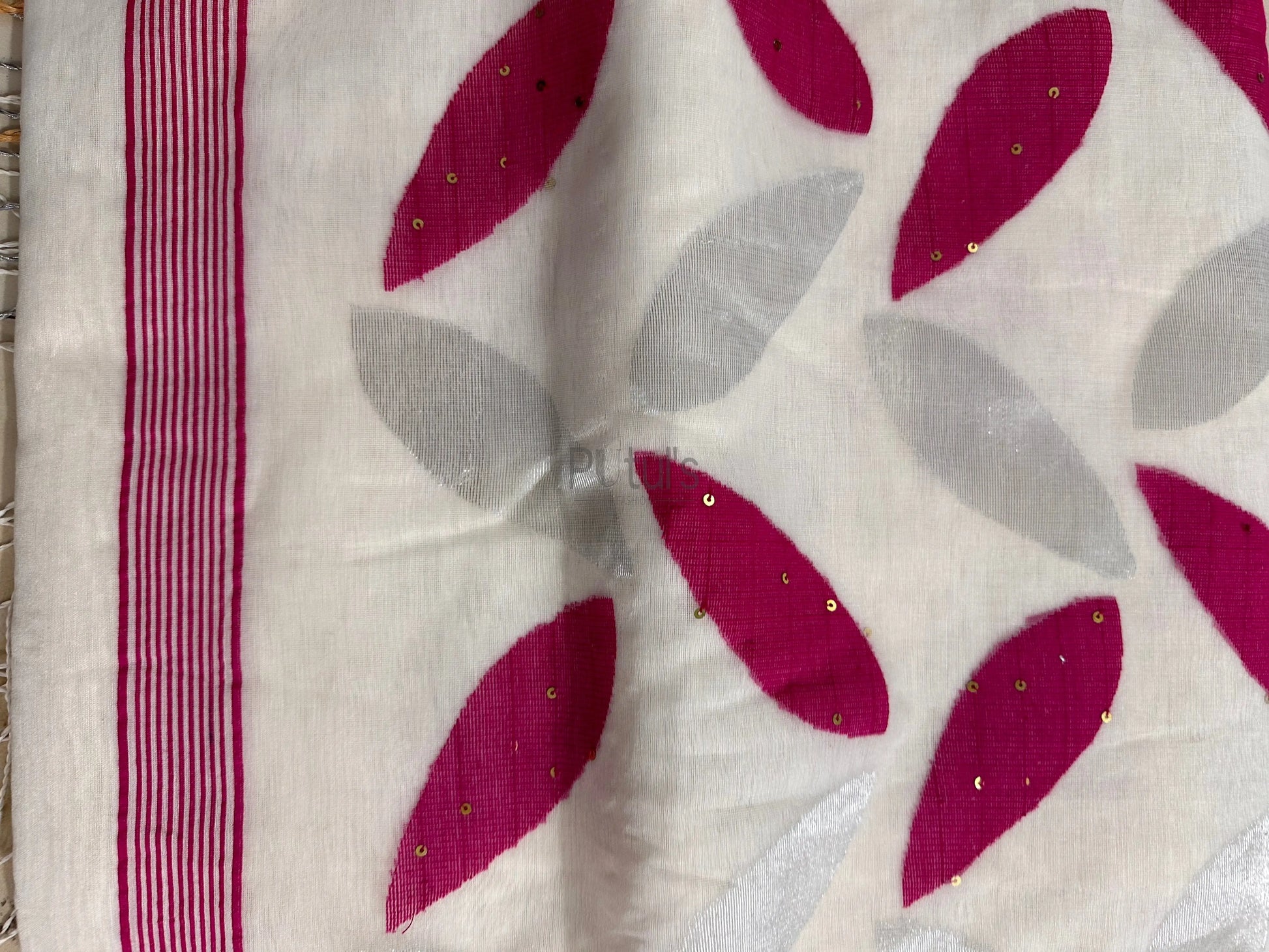Muslin saree of Bengal feather motif white Putul's Fashion