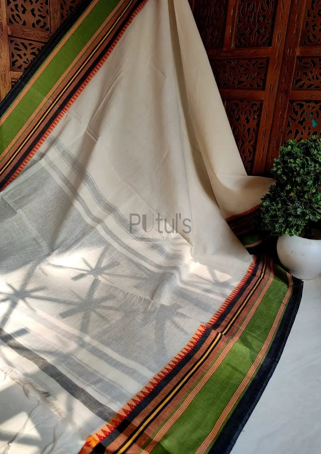 Pure cotton contrast border saree of handloom marked Putul's Fashion