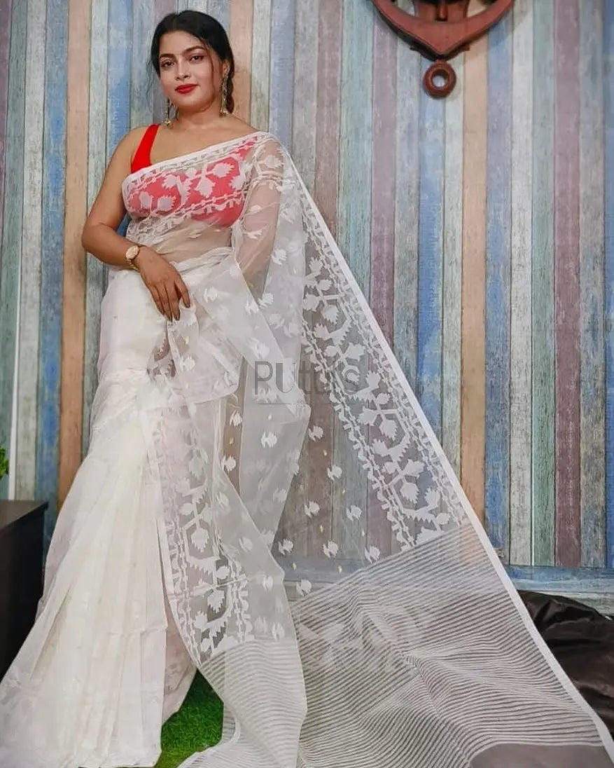 White coloured Bengal resham jamdani online Putul's Fashion