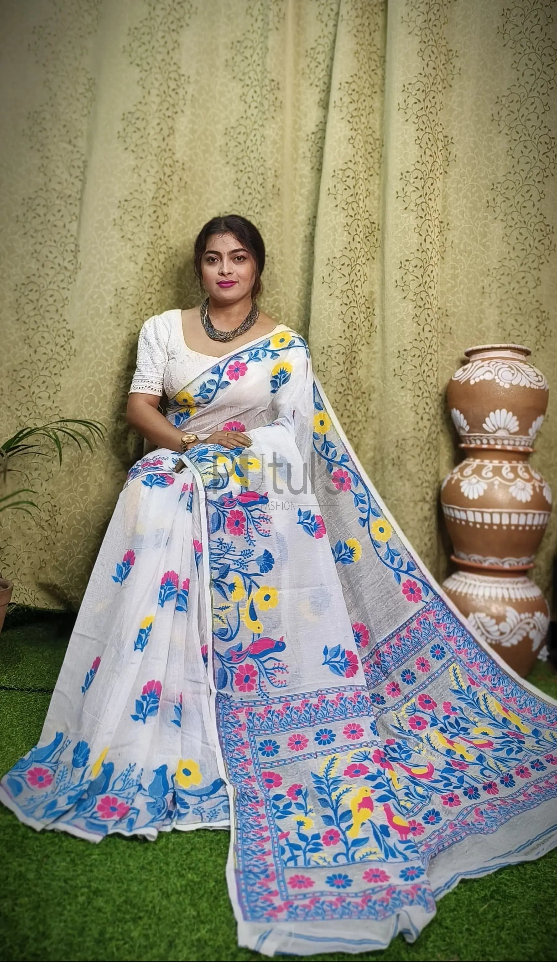White coloured soft Dhakai jamdani Putul's Fashion