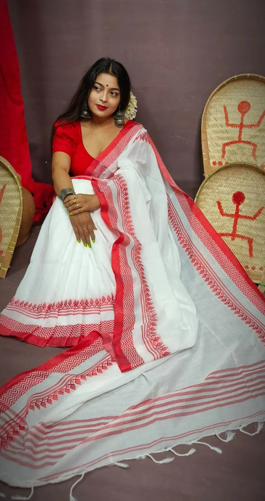 Amazon.com: DipDiya Women Art Silk Traditional Bengali Lal Par Kanjivaram  Saree with Blouse Piece (White Red) : Clothing, Shoes & Jewelry