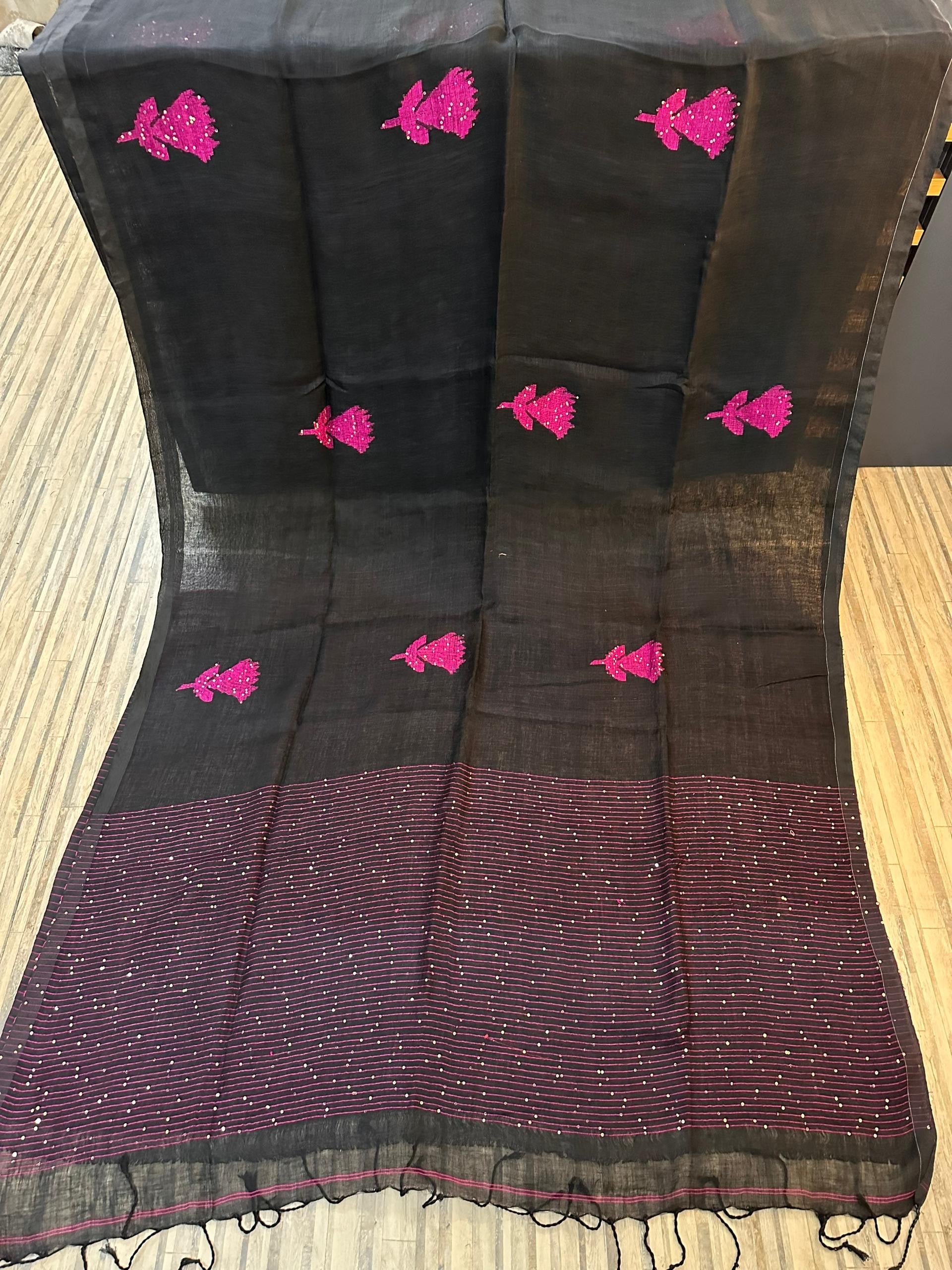 Black coloured linen jamdani rani coloured flower weaving