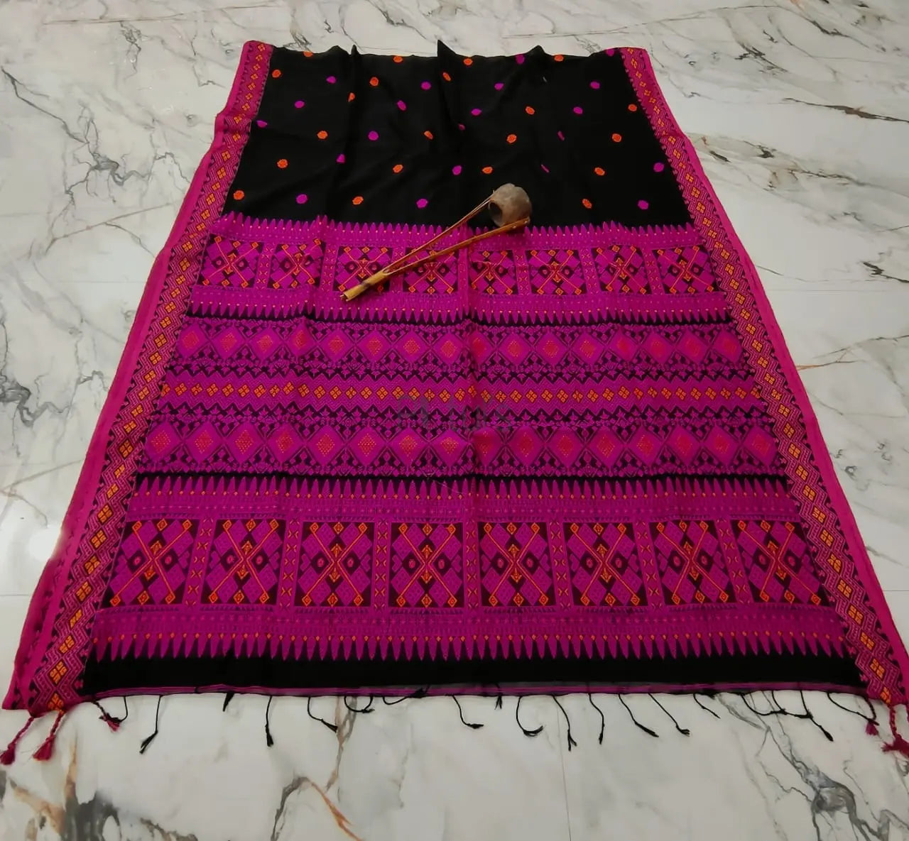khadi cotton saree of fluorescent green Putul's Fashion