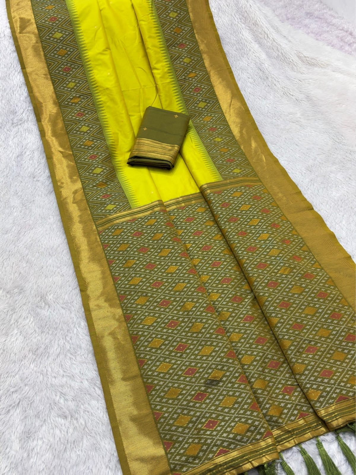 Elegant soft Silk Sarees Featuring Geometric Patterns and Zari Borders - Parrot green - silk saree