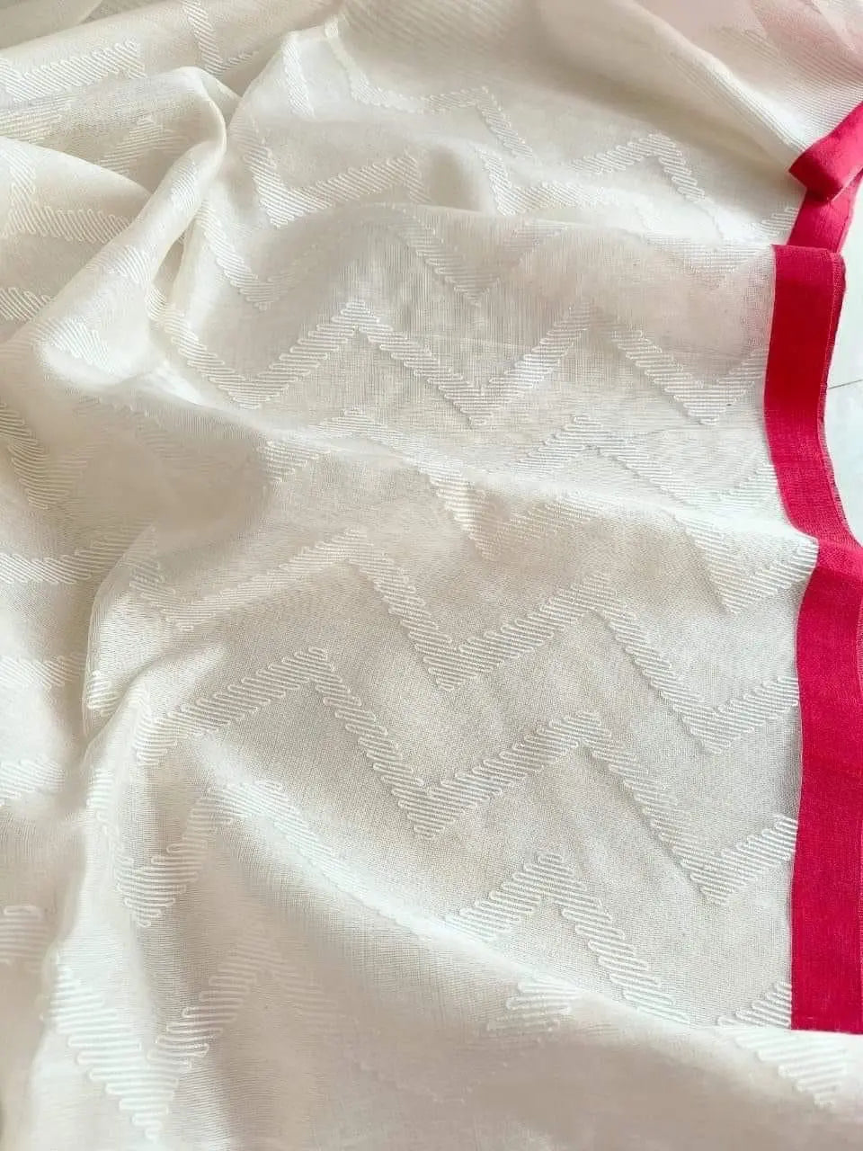 Handwoven pure white Muslin saree Putul's Fashion