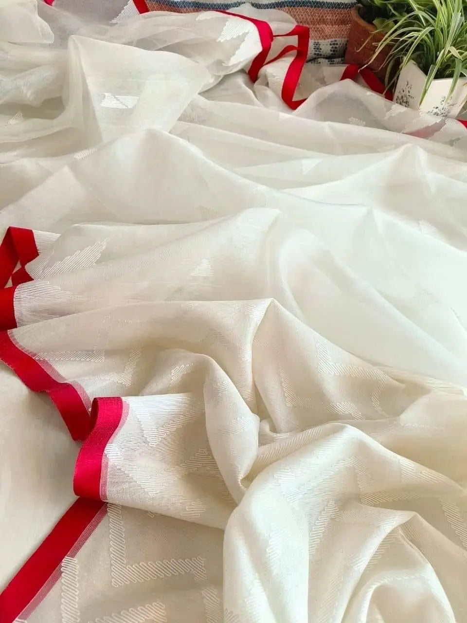 Handwoven pure white Muslin saree Putul's Fashion